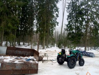 Засыпаем песком дороги, чтобы можно было ходить пешком 31.01.2024г.