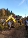 Продолжается ремонт дорог в садоводстве. Параллельно убираем нежелательную растительность 21.10.2023г.